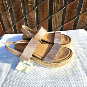 Arizona Jean Co. Memory Foam Sandals Girls Size 3M